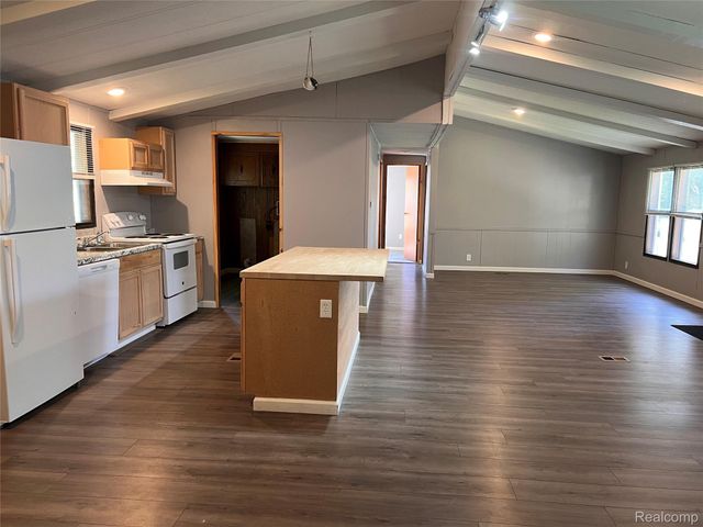 351 Squirrel 114, Auburn Hills, MI 48326