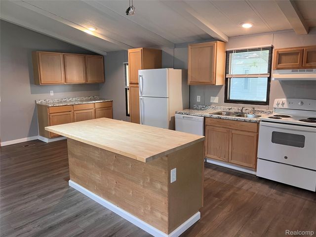 351 Squirrel 114, Auburn Hills, MI 48326