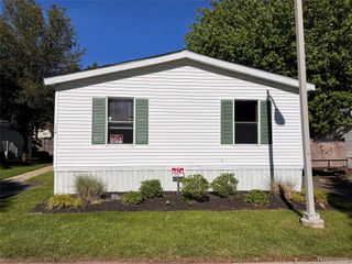 351 Squirrel 114, Auburn Hills, MI 48326