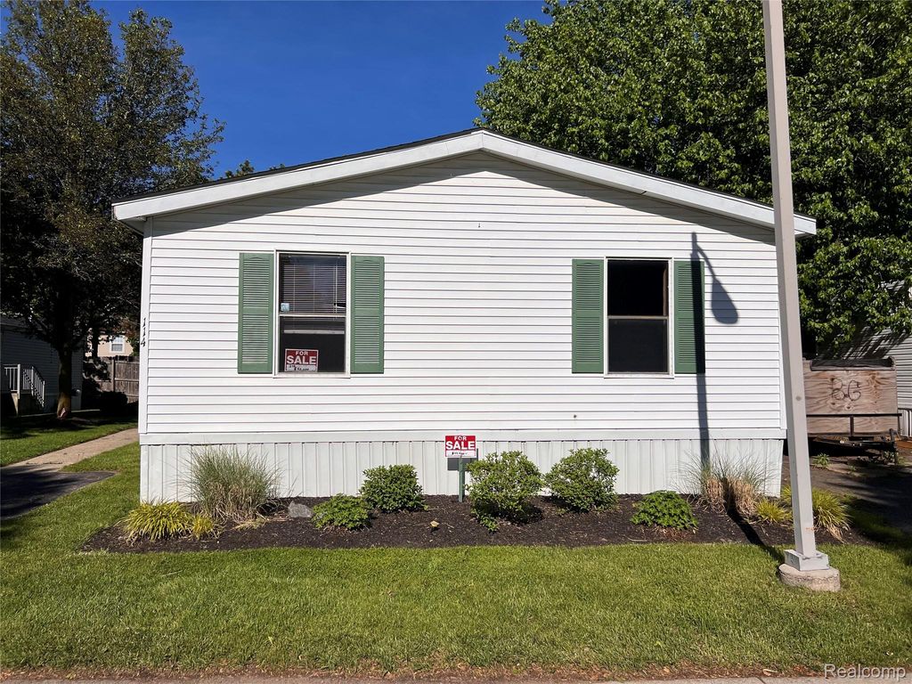 351 Squirrel 114, Auburn Hills, MI 48326