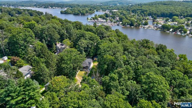 13 Maine Street, Jefferson Township, NJ 07849