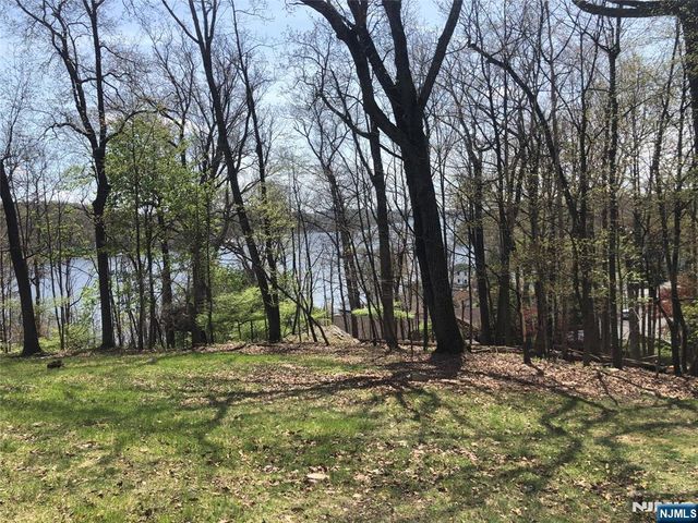 13 Maine Street, Jefferson Township, NJ 07849