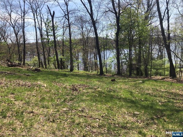 13 Maine Street, Jefferson Township, NJ 07849