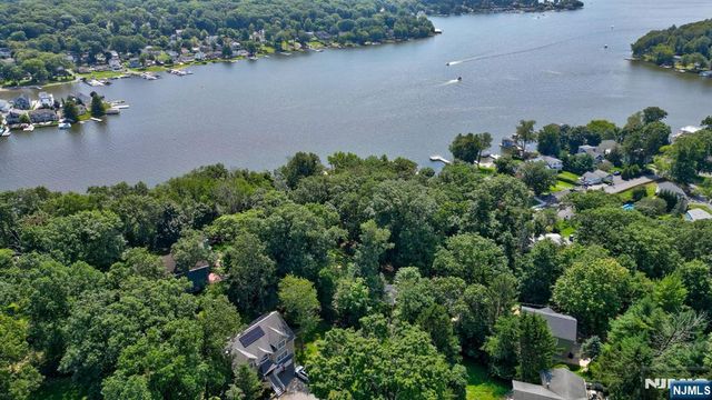 13 Maine Street, Jefferson Township, NJ 07849