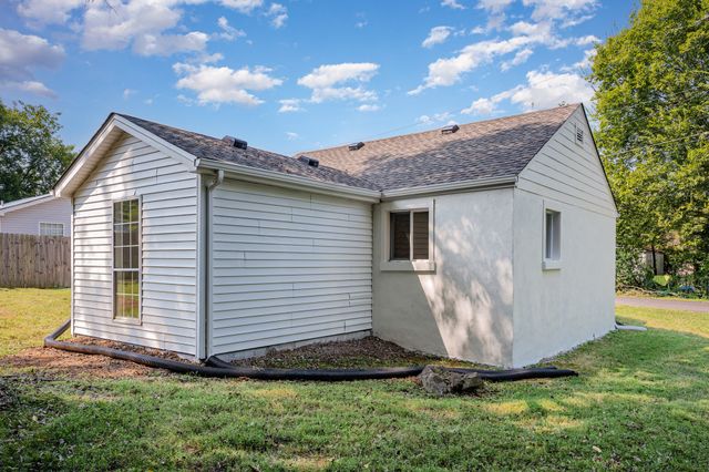 122 Waldron Cir, La Vergne, TN 37086