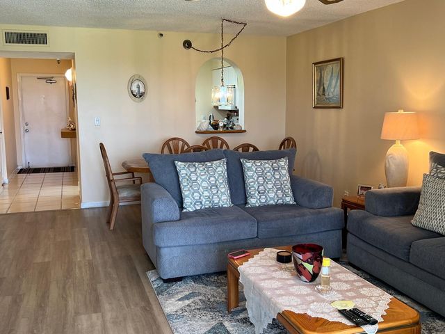 4570 NW 18th Avenue 606, Deerfield Beach, FL 33064