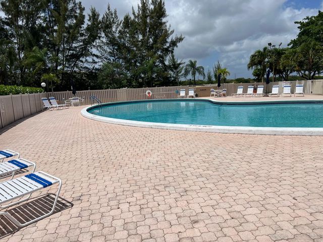 4570 NW 18th Avenue 606, Deerfield Beach, FL 33064