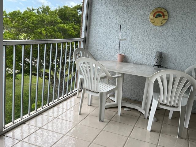 4570 NW 18th Avenue 606, Deerfield Beach, FL 33064