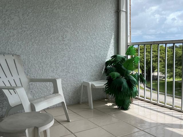 4570 NW 18th Avenue 606, Deerfield Beach, FL 33064