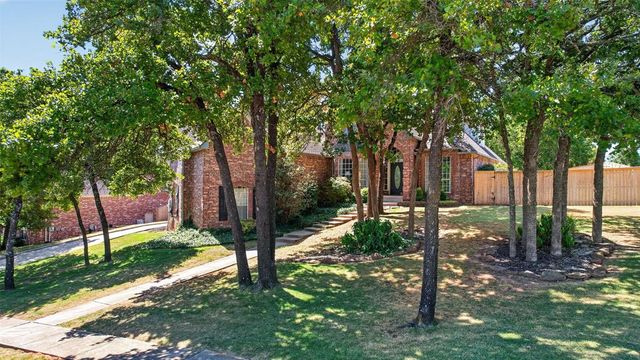 2280 Bay Hill Place, Edmond, OK 73034