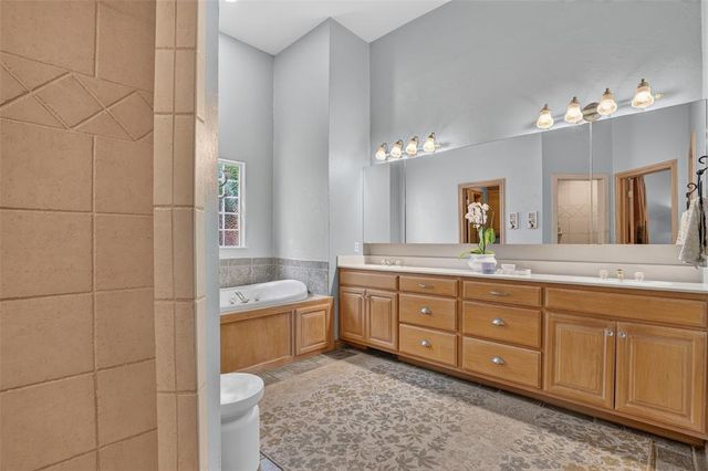 2280 Bay Hill Place, Edmond, OK 73034