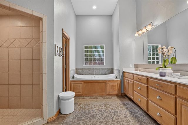 2280 Bay Hill Place, Edmond, OK 73034