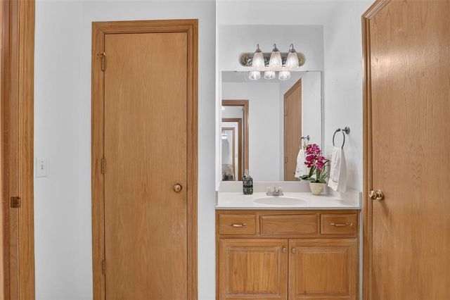 2280 Bay Hill Place, Edmond, OK 73034