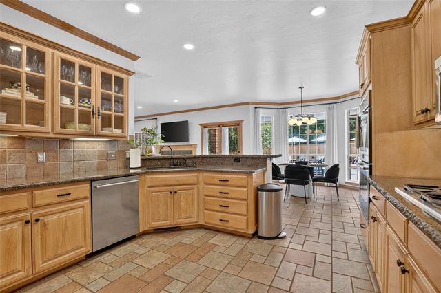 2280 Bay Hill Place, Edmond, OK 73034
