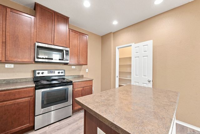 7562 COPPER MDW, Converse, TX 78109