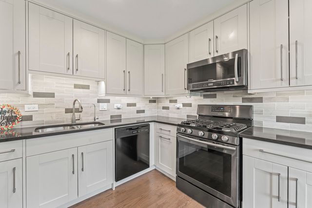 1280 N Ashland Avenue, Palatine, IL 60074