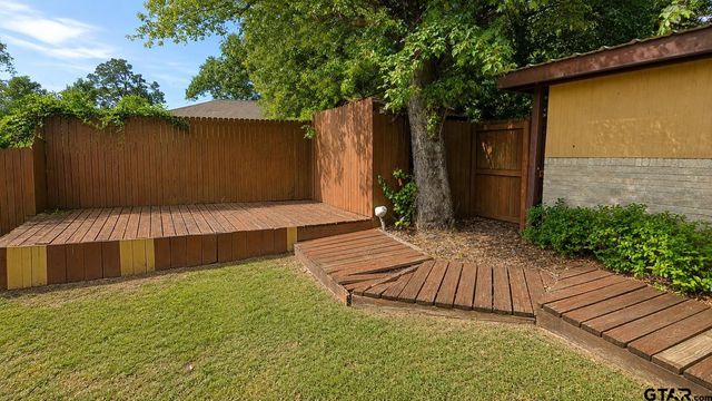 1911 Sterling Dr, Tyler, TX 75701