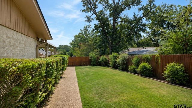 1911 Sterling Dr, Tyler, TX 75701