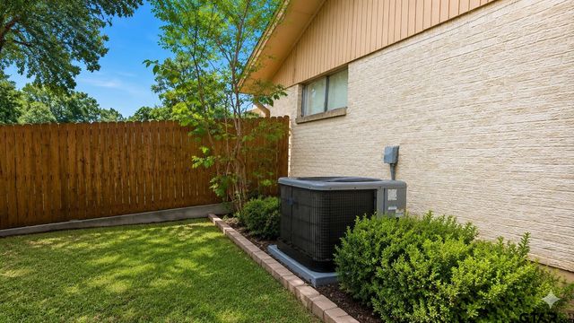 1911 Sterling Dr, Tyler, TX 75701