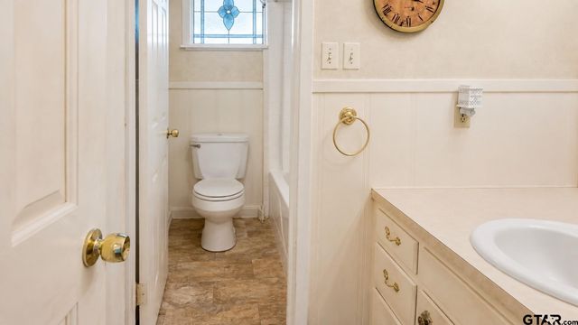 1911 Sterling Dr, Tyler, TX 75701