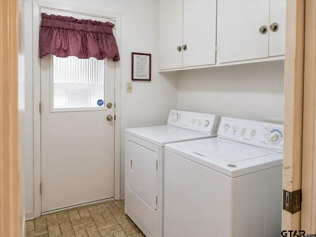 1911 Sterling Dr, Tyler, TX 75701
