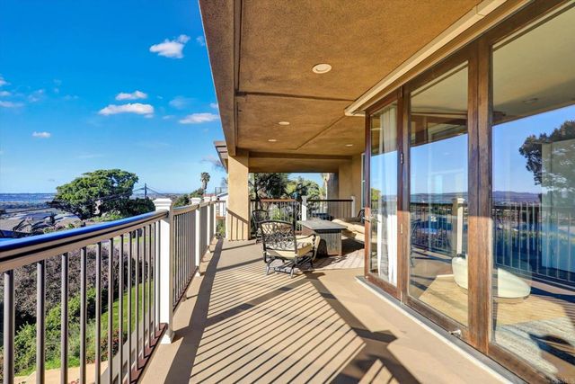 2812 Poinsettia Drive, San Diego, CA 92106