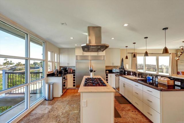 2812 Poinsettia Drive, San Diego, CA 92106