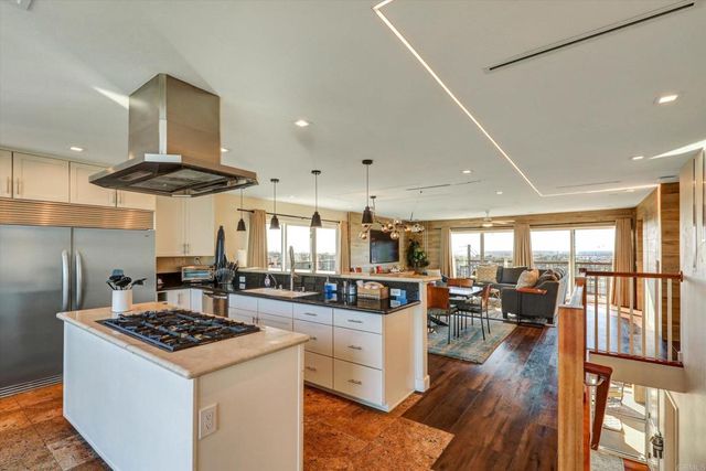 2812 Poinsettia Drive, San Diego, CA 92106