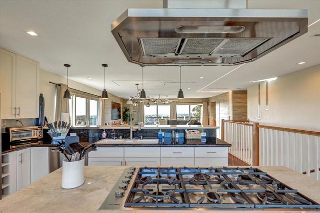 2812 Poinsettia Drive, San Diego, CA 92106