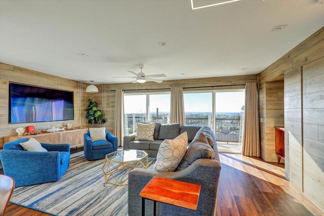 2812 Poinsettia Drive, San Diego, CA 92106