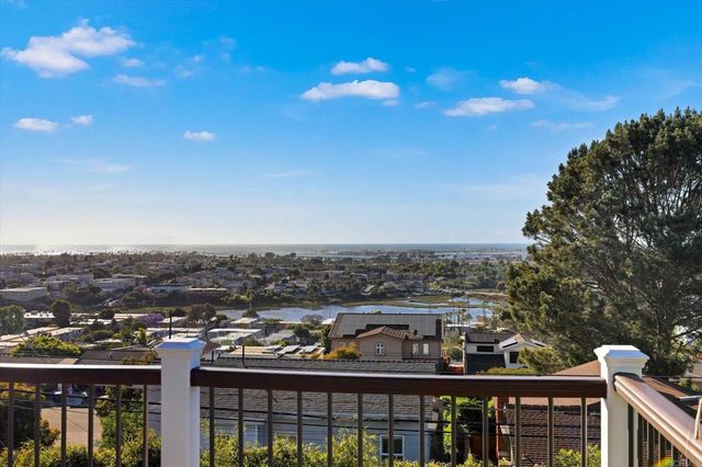 2812 Poinsettia Drive, San Diego, CA 92106