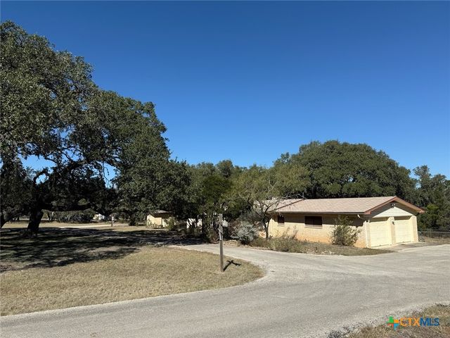 3290 River Oaks Drive, New Braunfels, TX 78132