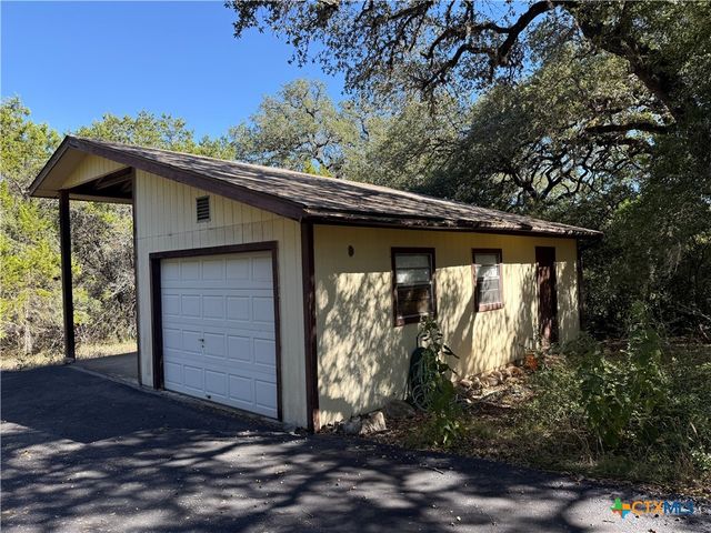 3290 River Oaks Drive, New Braunfels, TX 78132