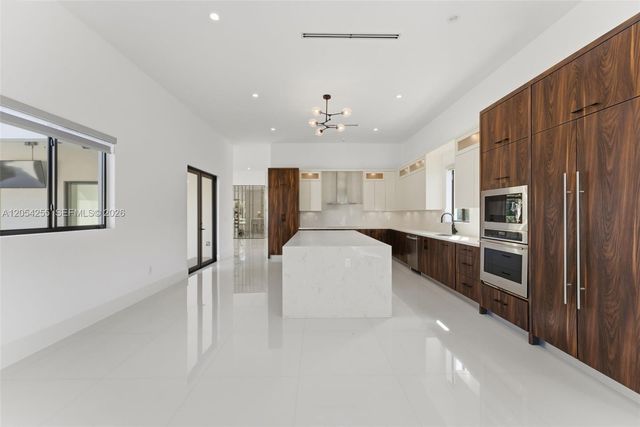 10005 SW 66th Street, Miami, FL 33173