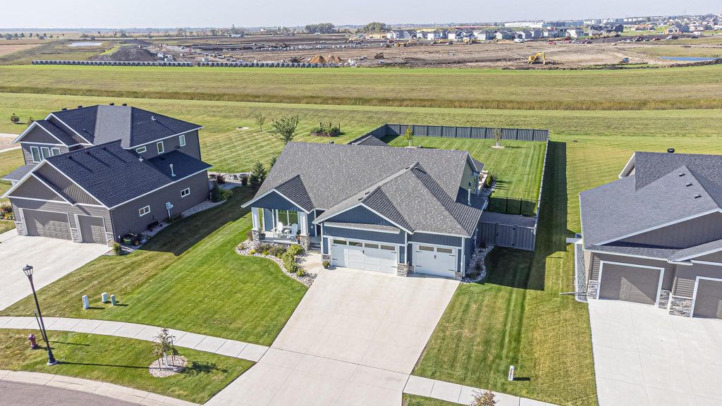 6969 Golden Valley Parkway S, Fargo, ND 58104