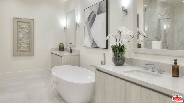 425 N Palm Drive 503, Beverly Hills, CA 90210