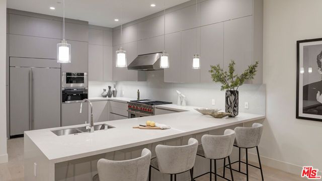 425 N Palm Drive 503, Beverly Hills, CA 90210