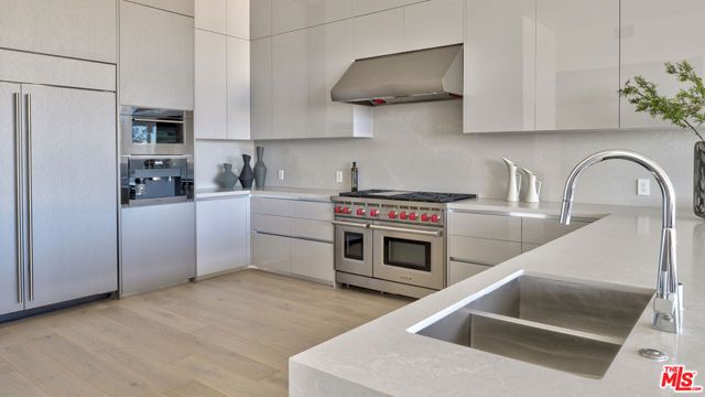 425 N Palm Drive 503, Beverly Hills, CA 90210