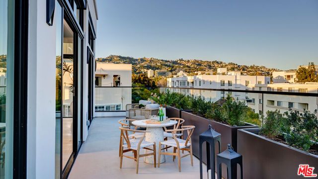 425 N Palm Drive 503, Beverly Hills, CA 90210