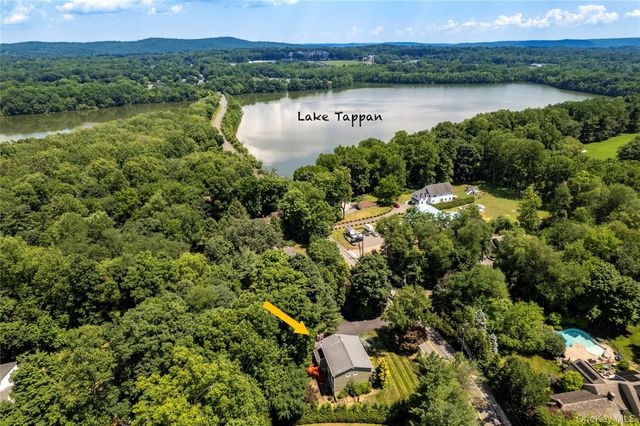 12 Sickletown Road, Pearl River, NY 10965
