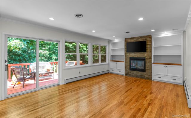 12 Sickletown Road, Pearl River, NY 10965
