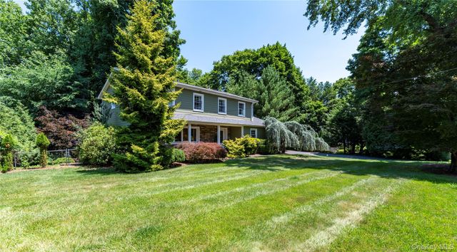 12 Sickletown Road, Pearl River, NY 10965