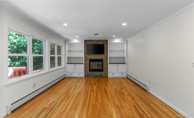 12 Sickletown Road, Pearl River, NY 10965