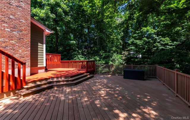 12 Sickletown Road, Pearl River, NY 10965