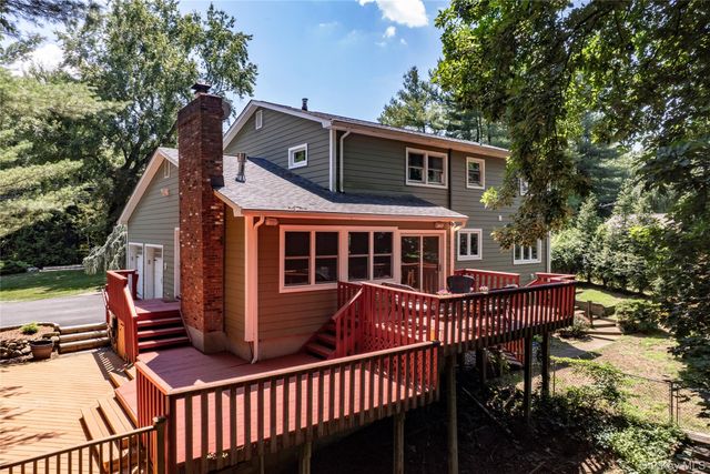 12 Sickletown Road, Pearl River, NY 10965