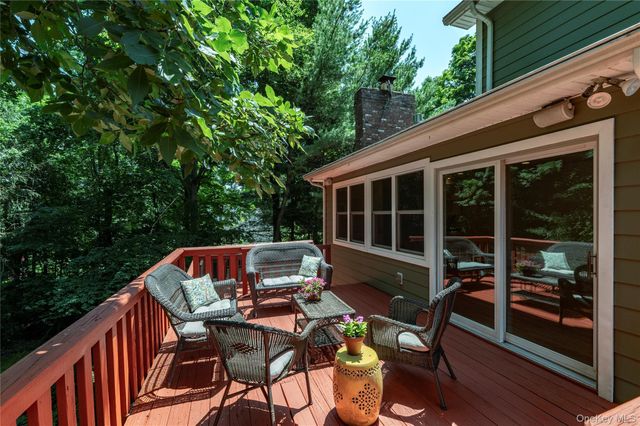 12 Sickletown Road, Pearl River, NY 10965
