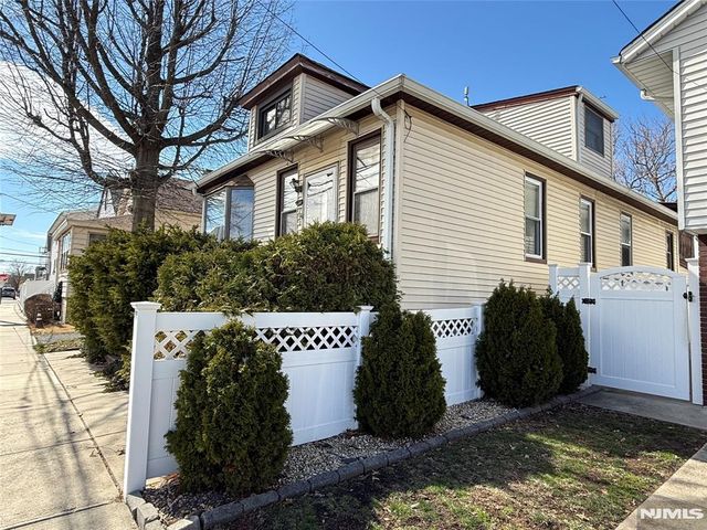 799 2nd Street, Secaucus, NJ 07094