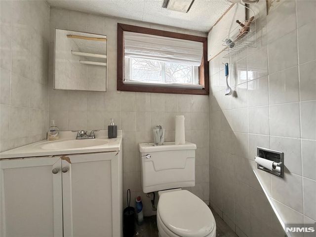 799 2nd Street, Secaucus, NJ 07094