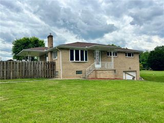206 Clinton Dr, Sewickley Twp, PA 15637