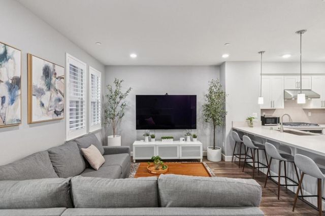 1018 Onofrio Lane 2, San Jose, CA 95131